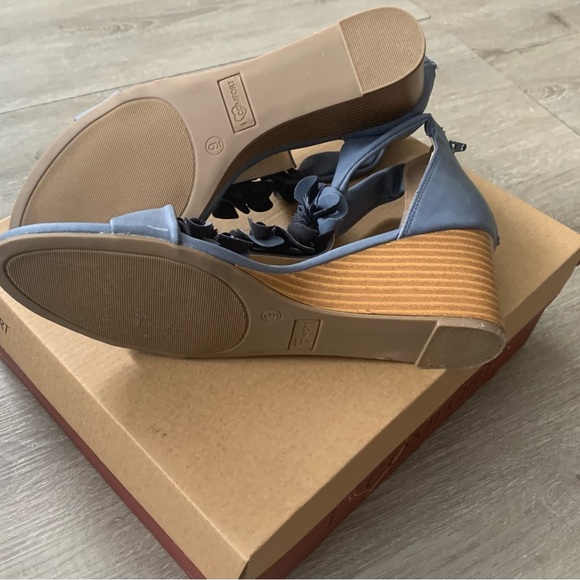 Women’sBlue Floral High Heel Sandals - Picture 4 of 4